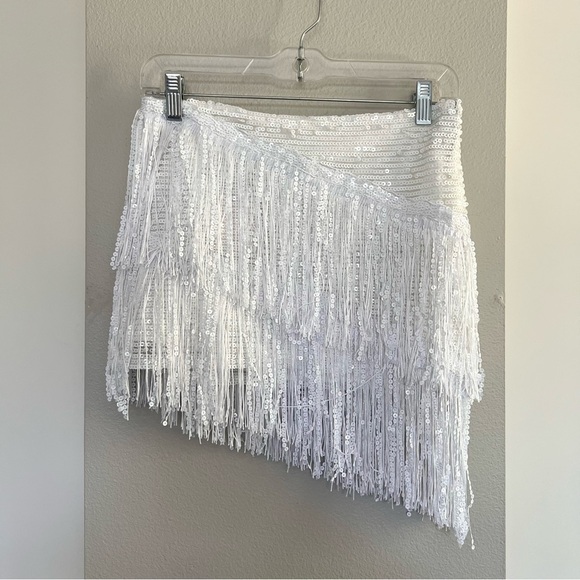 Superdown Akira Fringe Mini Skirt – Sequin Fringe Micro Mini - White - Size XS - Picture 5 of 11